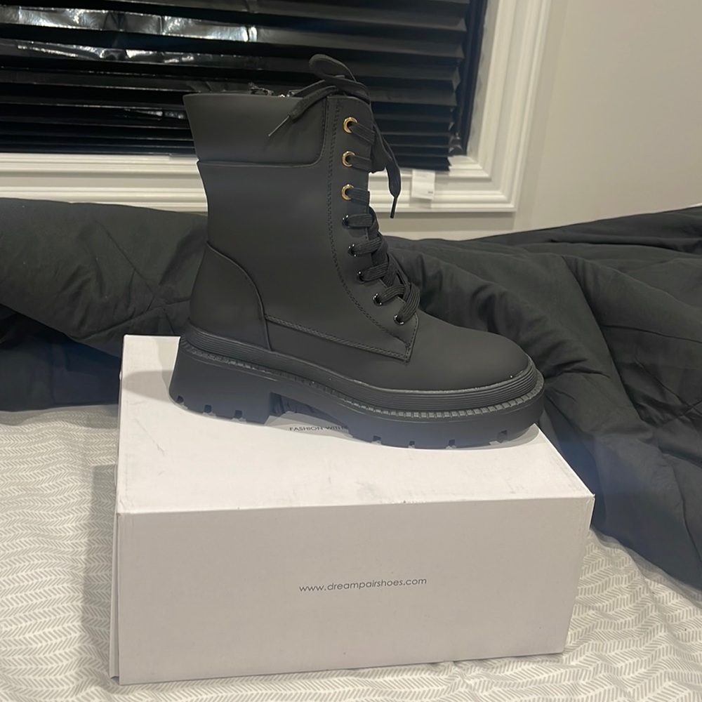 black chunky boot